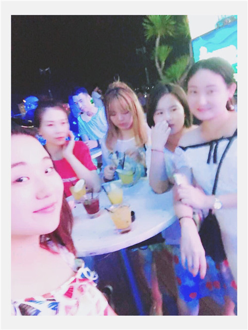 有些人不知哪里好但谁都代替不了,有些人说不上哪里好但谁都替不了