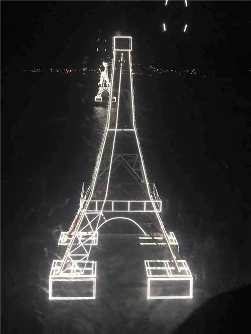 有些人不知哪里好但谁都代替不了,有些人说不上哪里好但谁都替不了