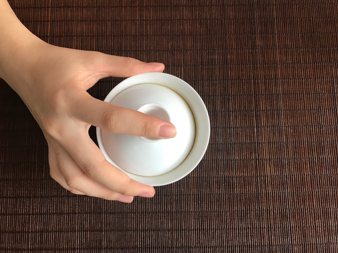 盖碗泡茶怎样才能不烫手,盖碗泡茶怎样拿杯不烫手