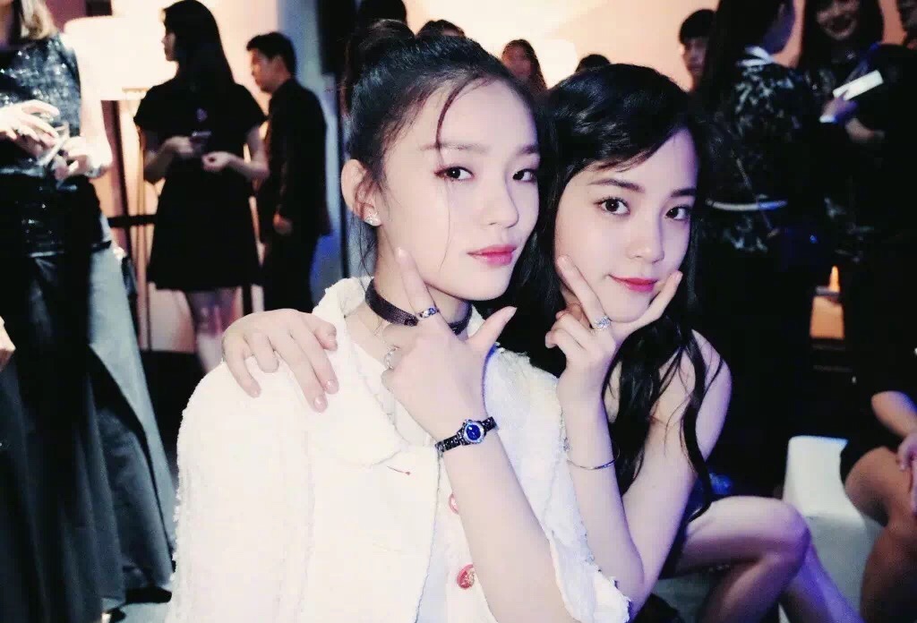 林允儿郑秀晶撞脸图片,林允脸凹陷对比图