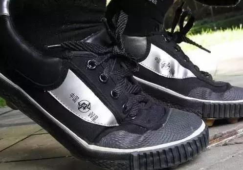 一双球鞋几代人的回忆,青岛人的第一印象