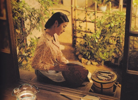 他是“犯桃花”的俊美漫画家,邂逅17岁单纯少女后浪子回头,却因瞥见妻子那一幕,关进“没有女人的地方”