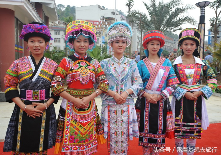 西双版纳少数民族服装,少数民族的服装有哪些