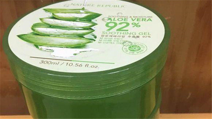 脸上有痘可以用芦荟胶吗 (完美芦荟胶可以去除脸上的痘吗)