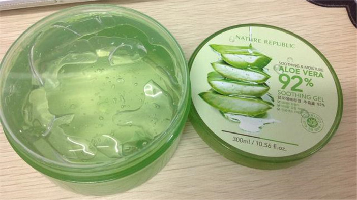 脸上有痘可以用芦荟胶吗 (完美芦荟胶可以去除脸上的痘吗)