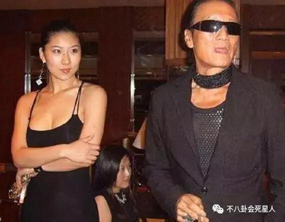 谢霆锋81岁老爸不仅能跟小女生恋爱，连复出拍戏都如此生猛