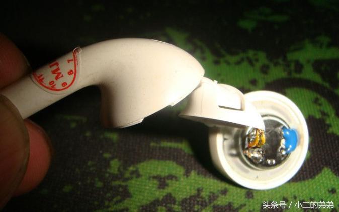 苹果耳机2代耳机盒拆解,拆解苹果耳机话筒