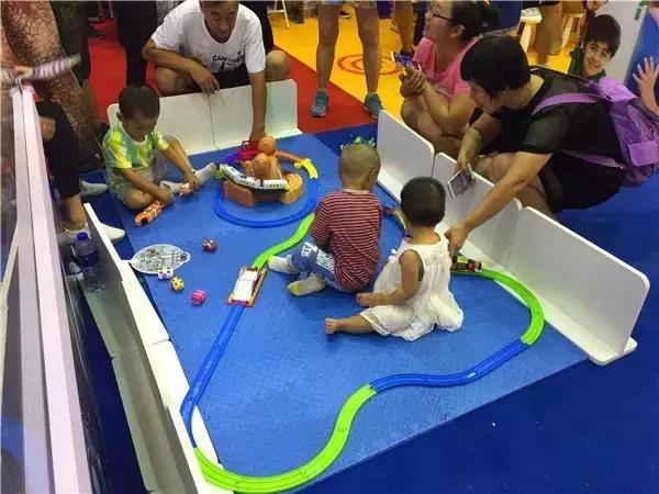 粑粑麻麻带娃去哪里玩,粑粑麻麻带娃去旅行