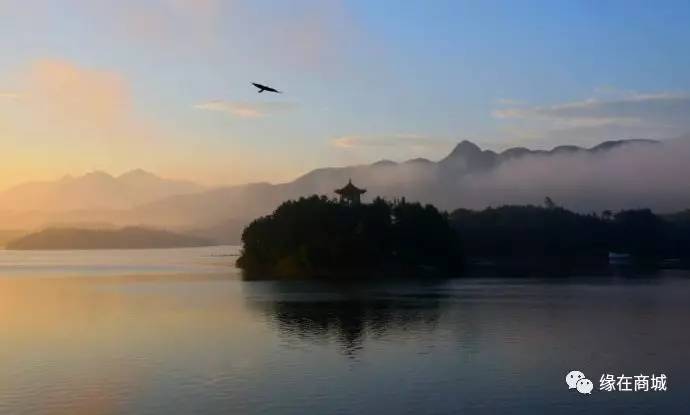 盛夏七月,商城县这几个地方被避暑游客挤爆了……