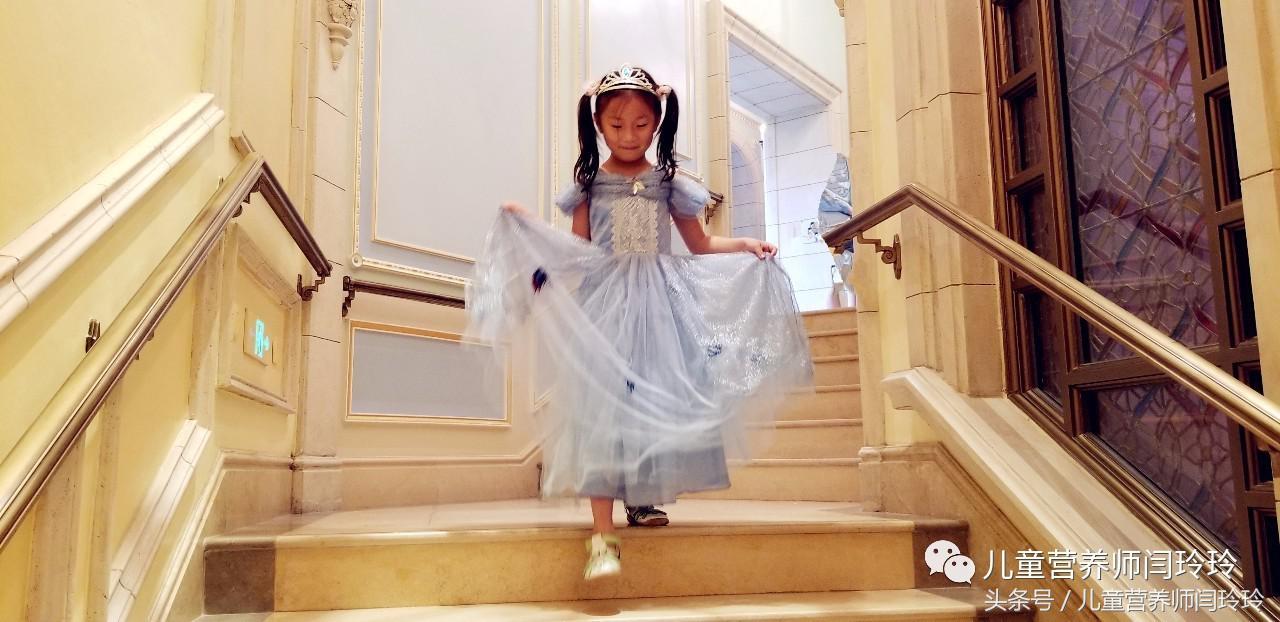 迪士尼实现小朋友们的公主梦,迪士尼是每个女孩的公主梦