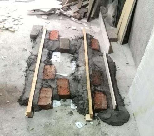 瓷砖切割不一定得送店里加工！聪明泥工师傅自制瓷砖切割工作台，成本低，制作容易简单！