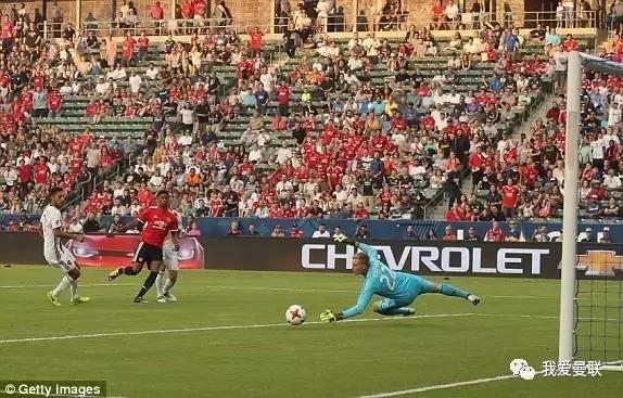 拉什福德18分钟双响,曼联首秀大胜银河!但穆帅要开吹风机了