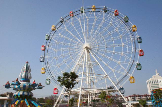 南宁适合晚上去的摩天轮,广西海边摩天轮