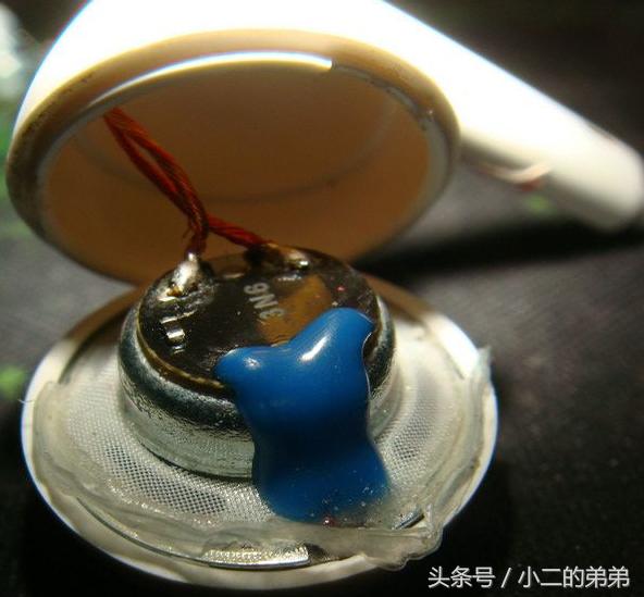 苹果耳机2代耳机盒拆解,拆解苹果耳机话筒