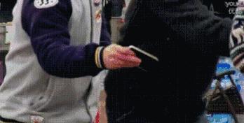 八哥洗澡搞笑幽默段子,关于八哥的笑话