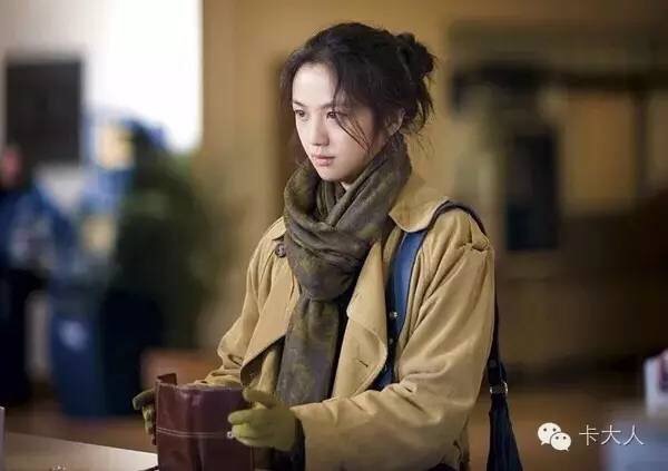 发际线高脸大的人怎么变美,头大脸大但是很好看的女生