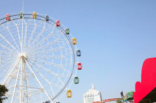 南宁适合晚上去的摩天轮,广西海边摩天轮