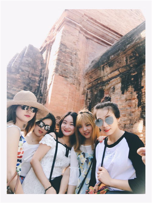 有些人不知哪里好但谁都代替不了,有些人说不上哪里好但谁都替不了