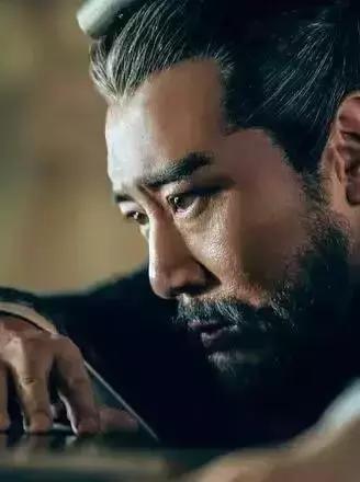 于和伟剧里霸气走路,于和伟经典步伐