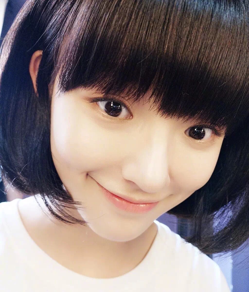 林允儿郑秀晶撞脸图片,林允脸凹陷对比图