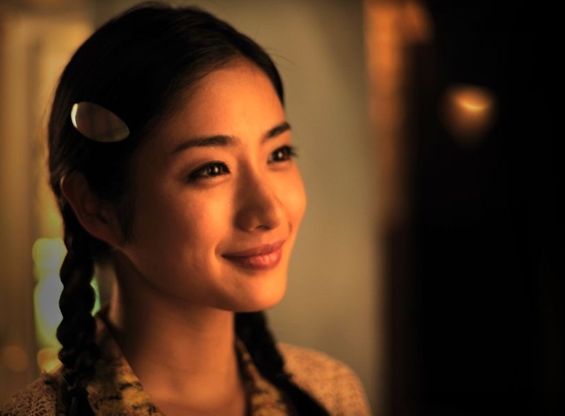 他是“犯桃花”的俊美漫画家,邂逅17岁单纯少女后浪子回头,却因瞥见妻子那一幕,关进“没有女人的地方”