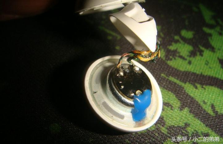 苹果耳机2代耳机盒拆解,拆解苹果耳机话筒