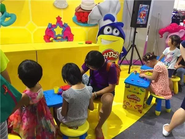 粑粑麻麻带娃去哪里玩,粑粑麻麻带娃去旅行