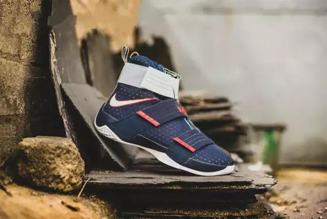 为荣誉而战，美国队配色球鞋大盘点