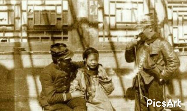 八国联军杀害无辜民众,八国联军烧杀抢掠视频