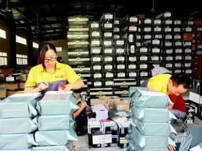 80后夫妻鞋都路艰苦创业:开网店1年内卖鞋3万双