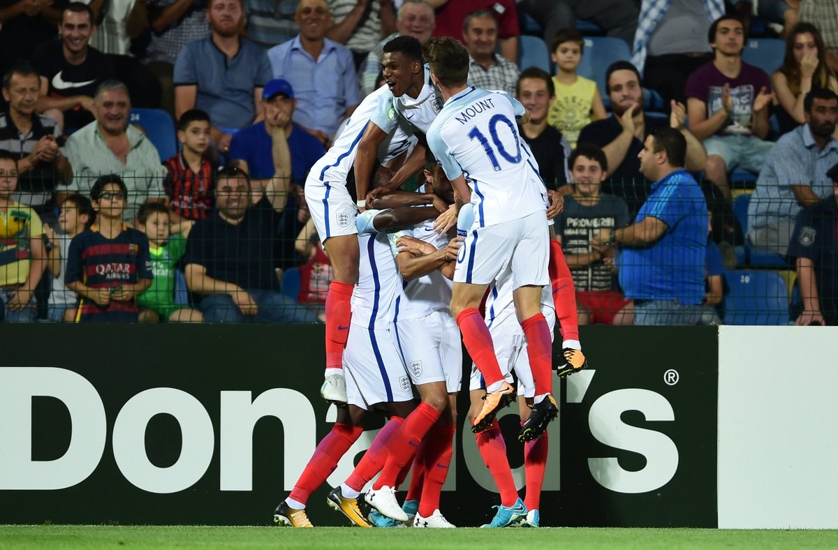 3冠1亚1四强！英格兰青年队横扫足坛成长轨迹让中国足球脸红