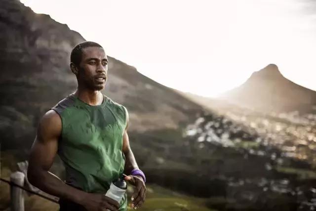 为什么天热跑步感觉喘不过气,为什么天热跑步更累