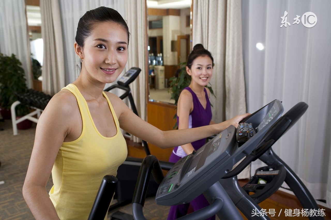 在跑步机上跑步的正确姿势,跑步机跑步出汗对减肥有效果吗
