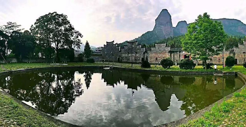 一位客家诗人的行吟,《七律·客家茶篮灯》等诗词欣赏,附吴小君书法作品