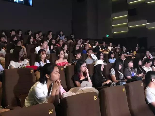 这一回，我们特别阳光、特别青春、特别少女