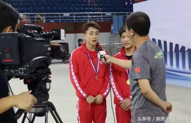 跳水运动员高颜值,跳水冠军练俊杰帅吗