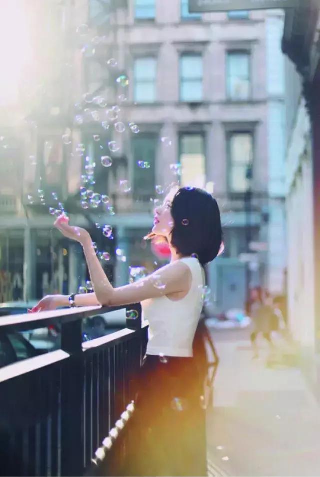 一拍照表情动作就扭曲,一拍照就紧张脸部僵硬