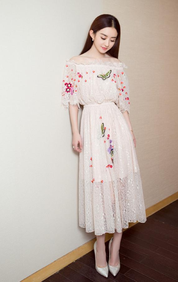 夏日最清凉又迷人的小白裙,如何穿出自己的freestyle?