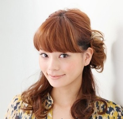 扎头发花苞头教程图解,花苞头的简单扎法蓬松中长发