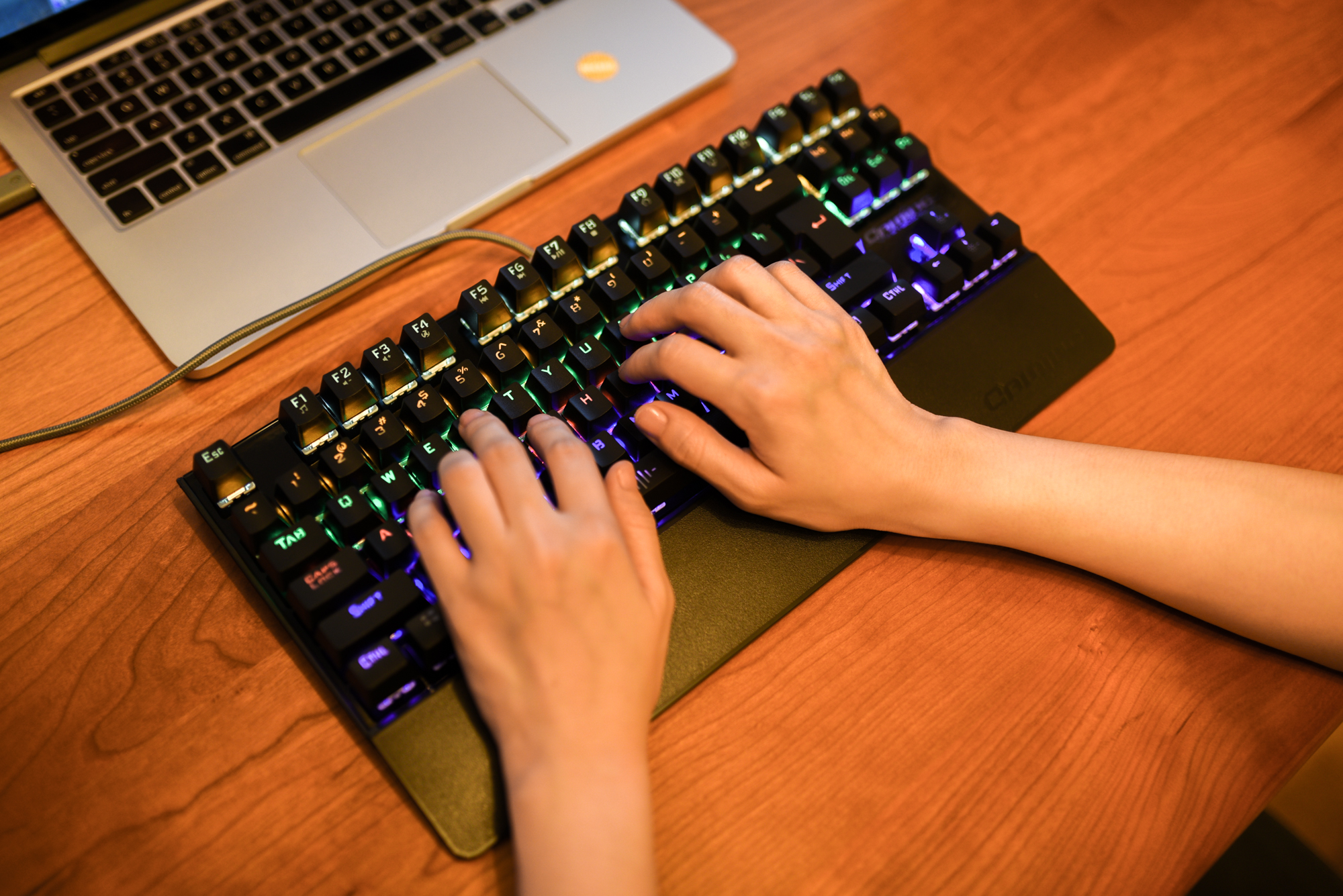 百元价位带背光的键盘,百元左右的机械键盘测评