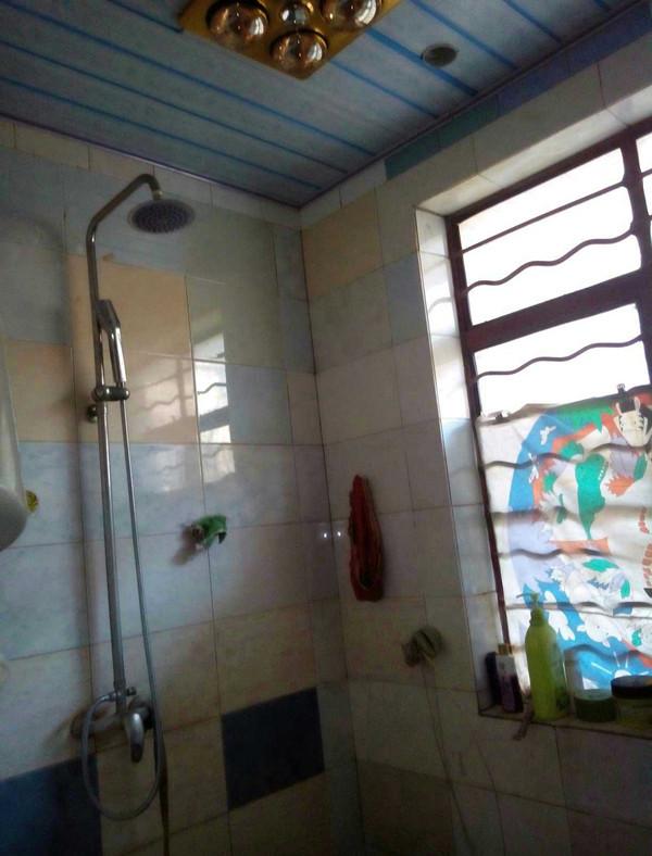 婆婆每天打扮家里却脏乱差,和婆婆住一起家真的脏乱差