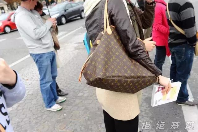 一边被人疯狂吐槽，一边赚的盆满钵满, LV是怎么做到的？