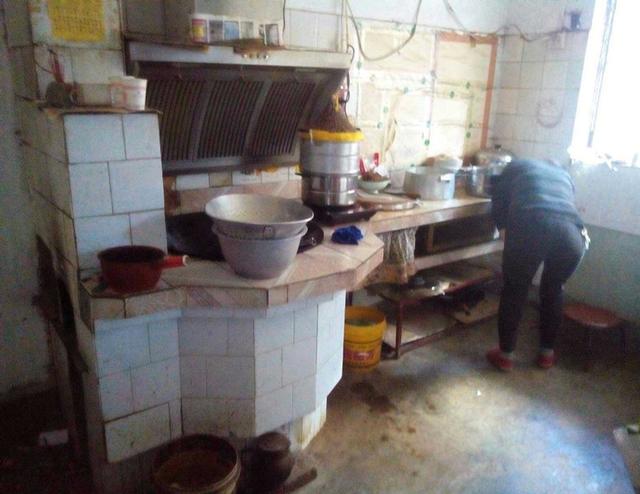 婆婆每天打扮家里却脏乱差,和婆婆住一起家真的脏乱差