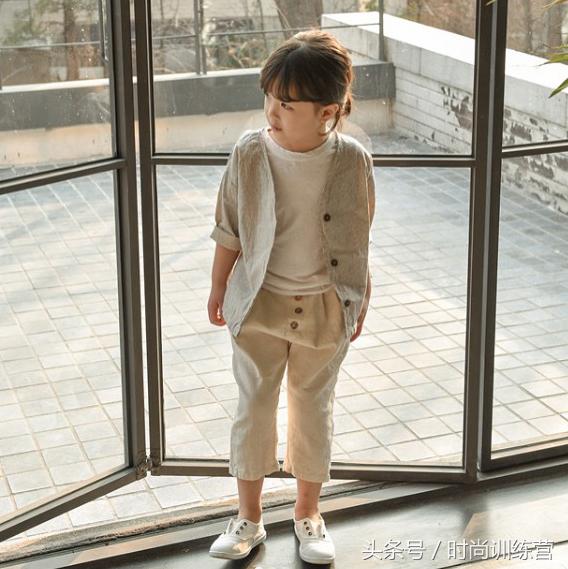 看韩国空灵小萝莉恩星完美驾驭韩系时尚完整风格穿