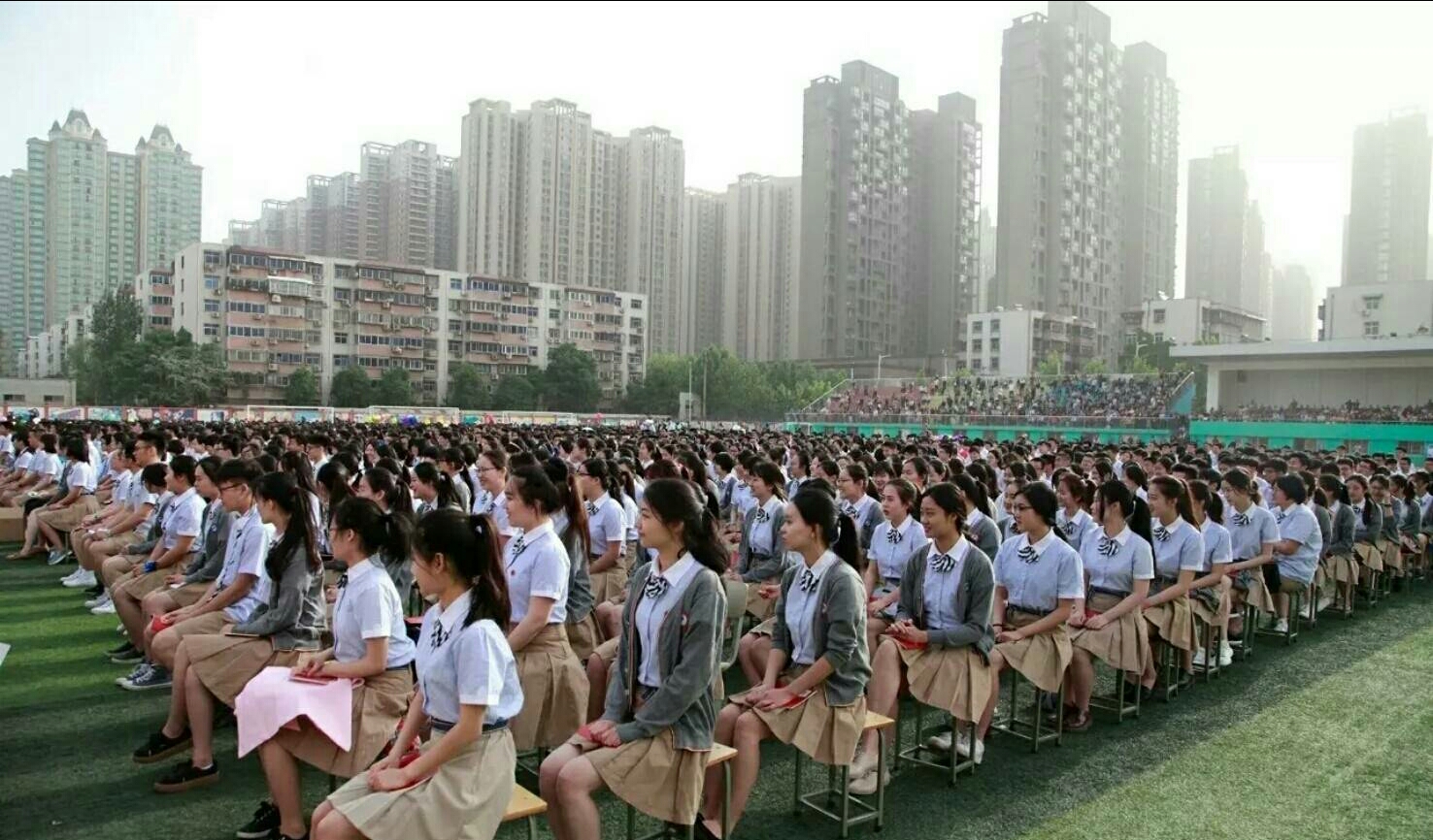 中国校服被外国羡慕,各个年代的中国校服