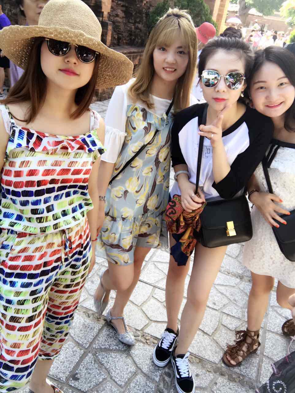 有些人不知哪里好但谁都代替不了,有些人说不上哪里好但谁都替不了