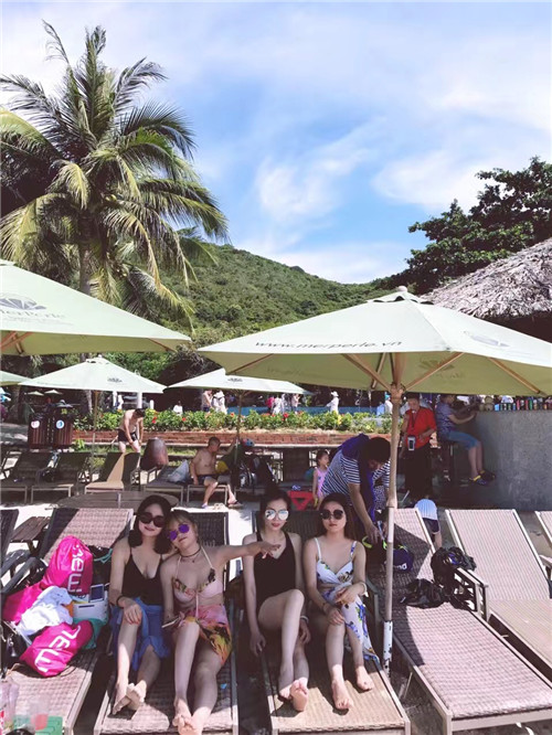 有些人不知哪里好但谁都代替不了,有些人说不上哪里好但谁都替不了