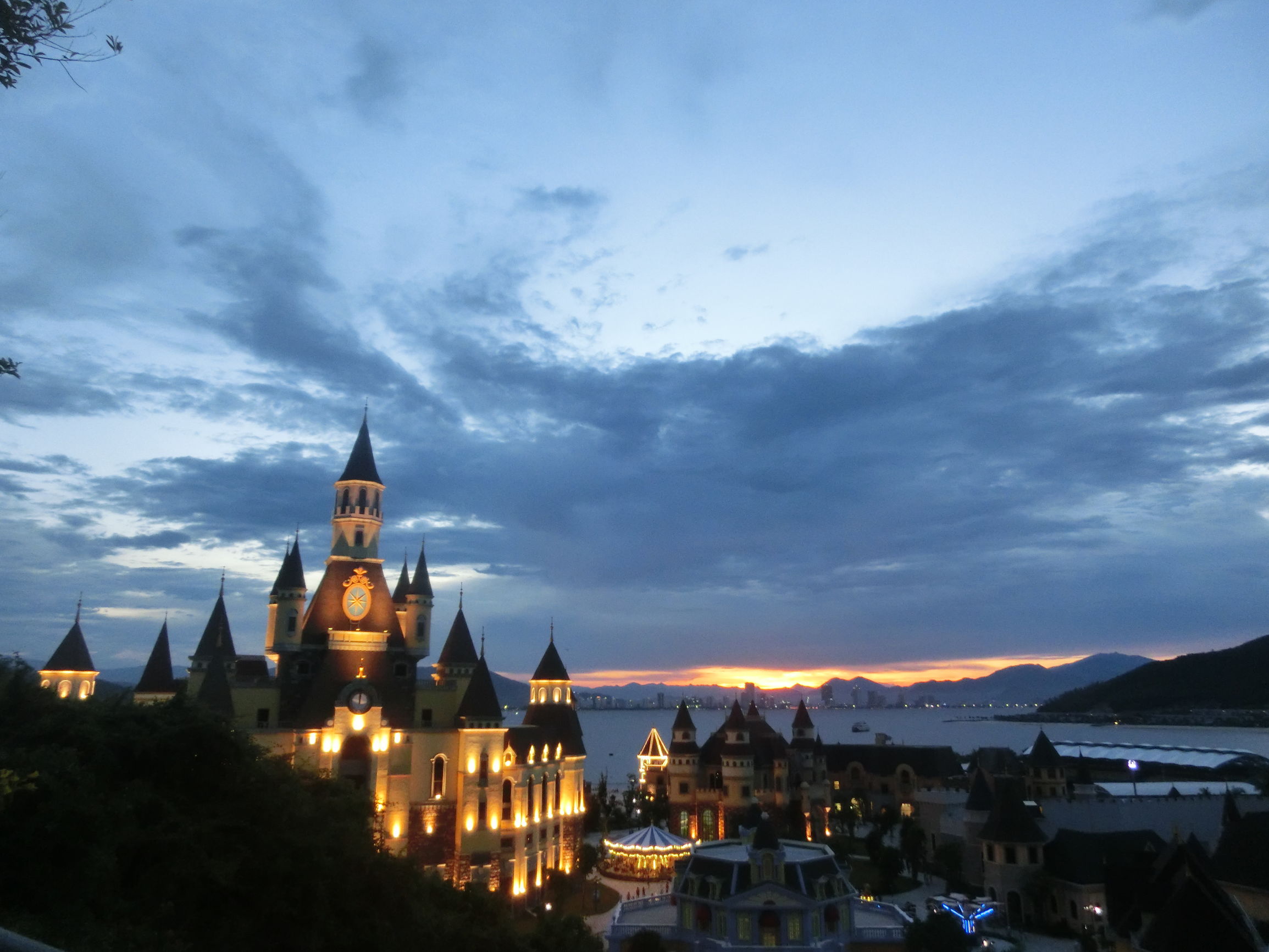 有些人不知哪里好但谁都代替不了,有些人说不上哪里好但谁都替不了