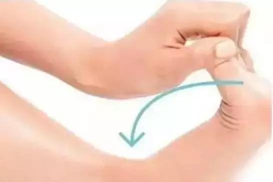 女人脚心抽筋预示三种病,走路脚心胀是什么原因