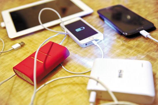 为什么充电宝不能给苹果耳机充电,无线磁吸充电宝给蓝牙耳机充电